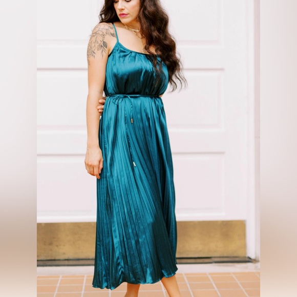 BISHOP & YOUNG GREEN PLEATED MIDI DRESS SZ: MEDIUM - Picture 4 of 4